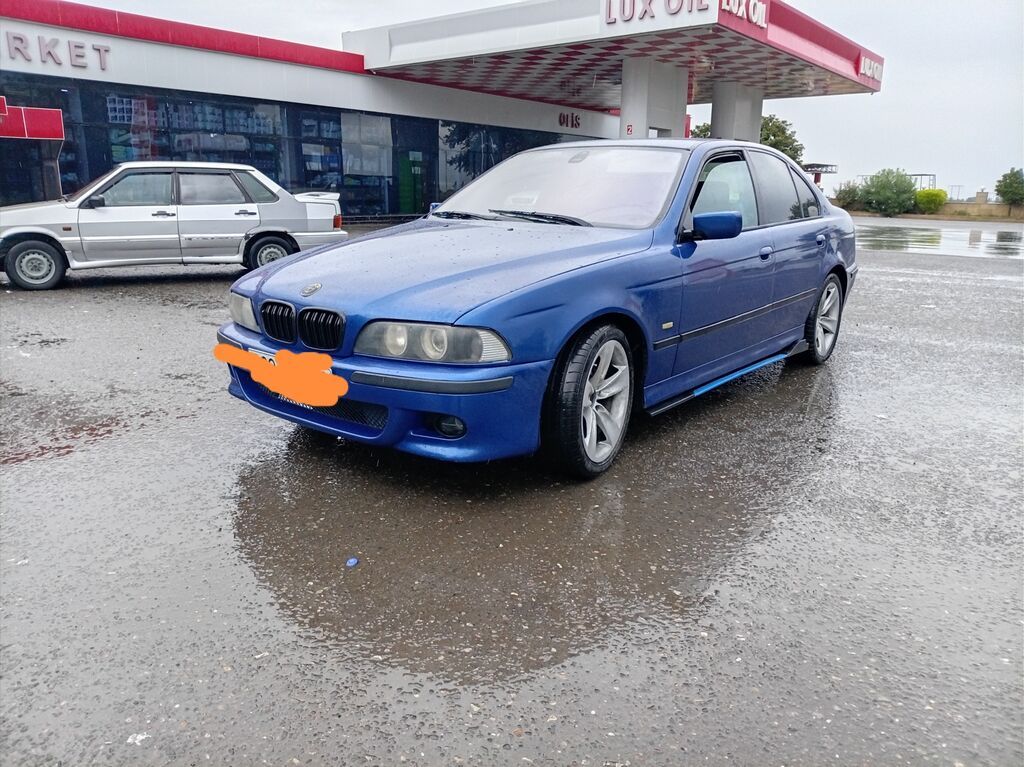 BMW 5 Seriyası (E39) sedan – mavi rəngdə. Xüsusiyyətlər: - Geniş və — Avtomobillər, Tərtər (2)