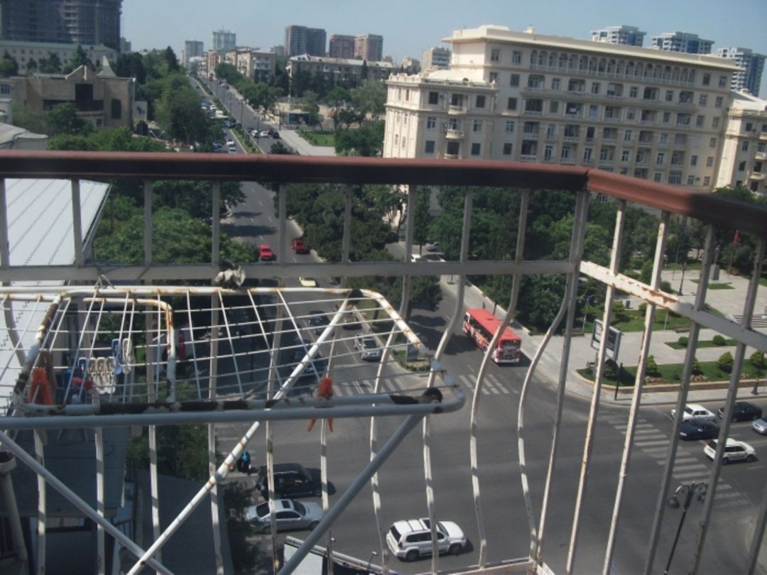 Satılır 5 otaqlı köhnə tikili 200 m² — Mənzil, Bakı (8)