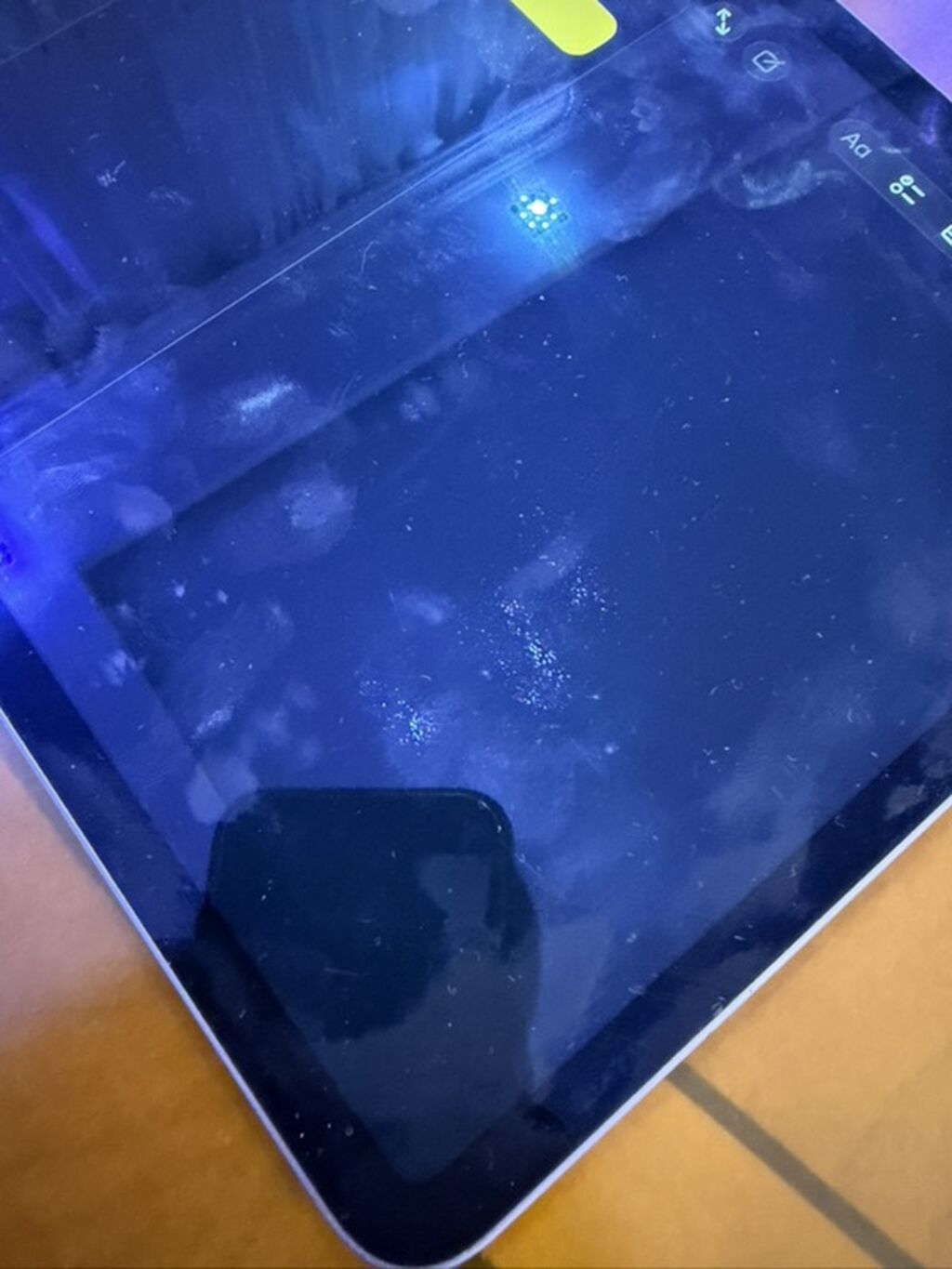 Ekranda balaca piksellər var və zaryatkanı zəif saxlıyır qalan bütün — Apple, Bakı (3)