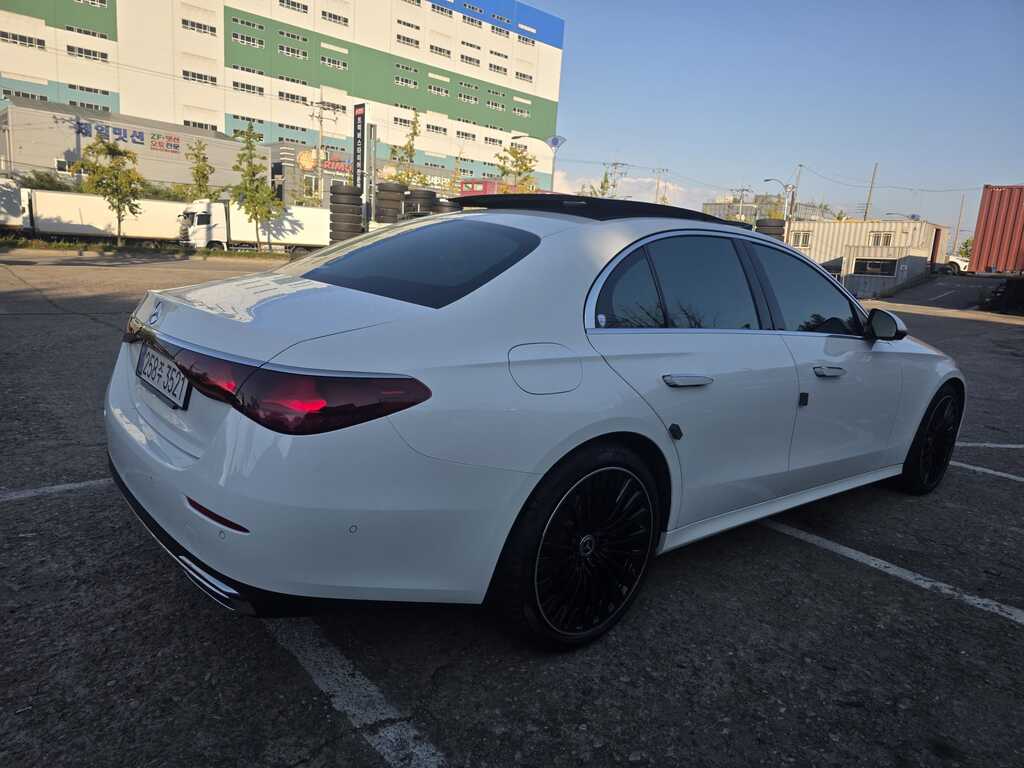 Mercedes E 200, 2.0 L, 2025 il, 40 000 km — Avtomobillər (4)