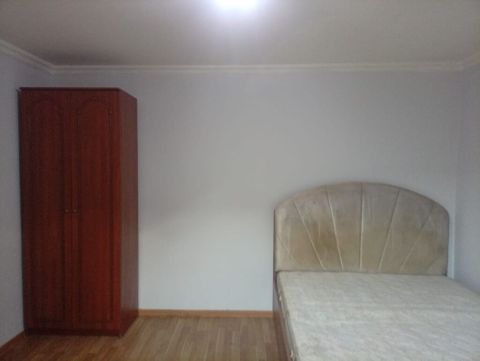 Ev 20 yanvar metrosuna piyada 10 dəqiqəlik məsafədə yerləşir. Qaz,su — Daire