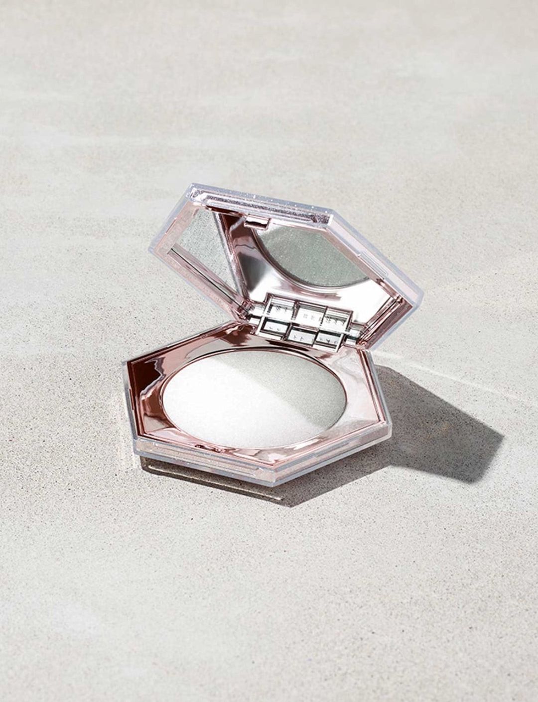 Haylayter Fenty Beauty By Rihanna Diamond Bomb (How Many Carats) 8 q - Zarif Beauty Store 000218 — Mallar, Bakı