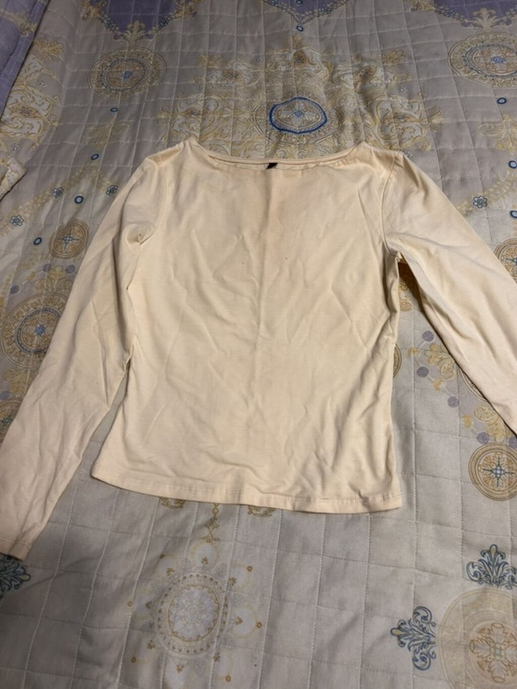3 dənə köynək bir yerdə 7 manata satılır,Sarı M,Qırmızı S, Qara S — Köynək, Bakı (2)