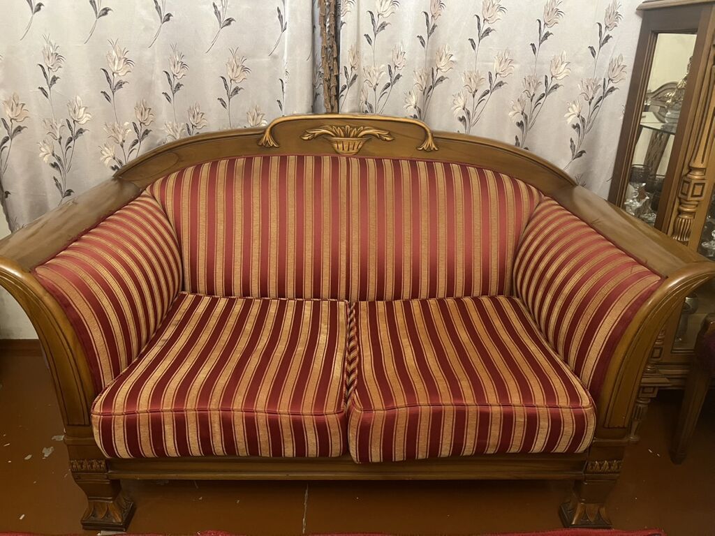 Klassik üslubda qonaq otağı mebeli dəsti Tərkibi: - Geniş — Qonaq otağı üçün, Bakı (10)
