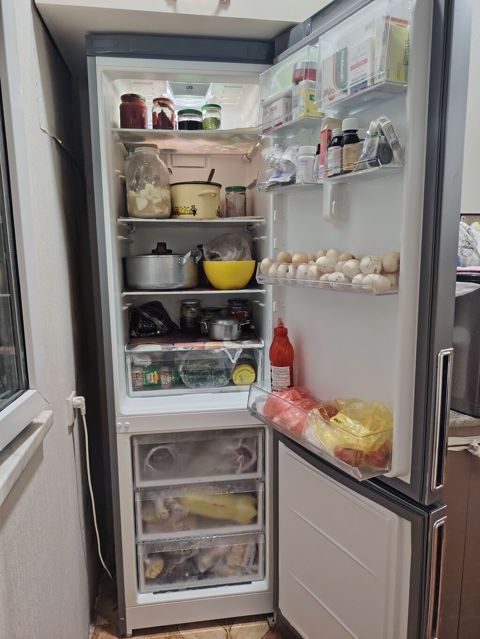 İşlənmiş 2 qapılı Hotpoint Ariston Soyuducu Satılır, rəng - Gümüşü — 600 ₼ · Bakı · Soyuducular İşlənmiş 2 qapılı Hotpoint Ariston Soyuducu Satılır, rəng - Gümüşü — Bakı