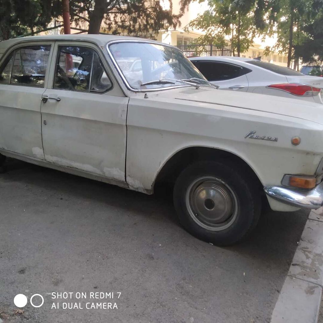 GAZ 24, 1981 il 10-GB-507 — Avtomobillər, Bakı (5)