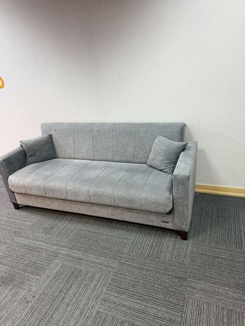 Boz rəngli üçnəfərlik divan - Minimalist və müasir dizayn: düz — 200 ₼ · Bakı · Divanlər Boz rəngli üçnəfərlik divan - Minimalist və müasir dizayn: düz — Bakı