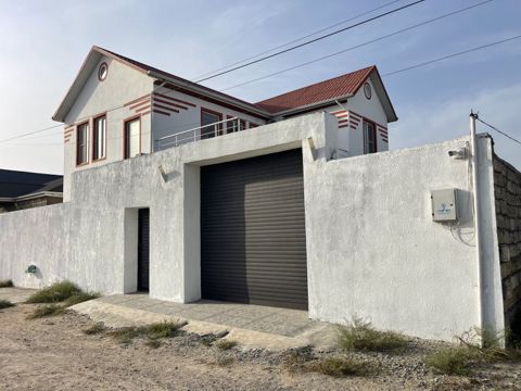 Satılır 4 otaqlı həyət evi/bağ evi 115.8 m² — 275 000 ₼ · Bakı · Ev, villa Satılır 4 otaqlı həyət evi/bağ evi 115.8 m² — Bakı