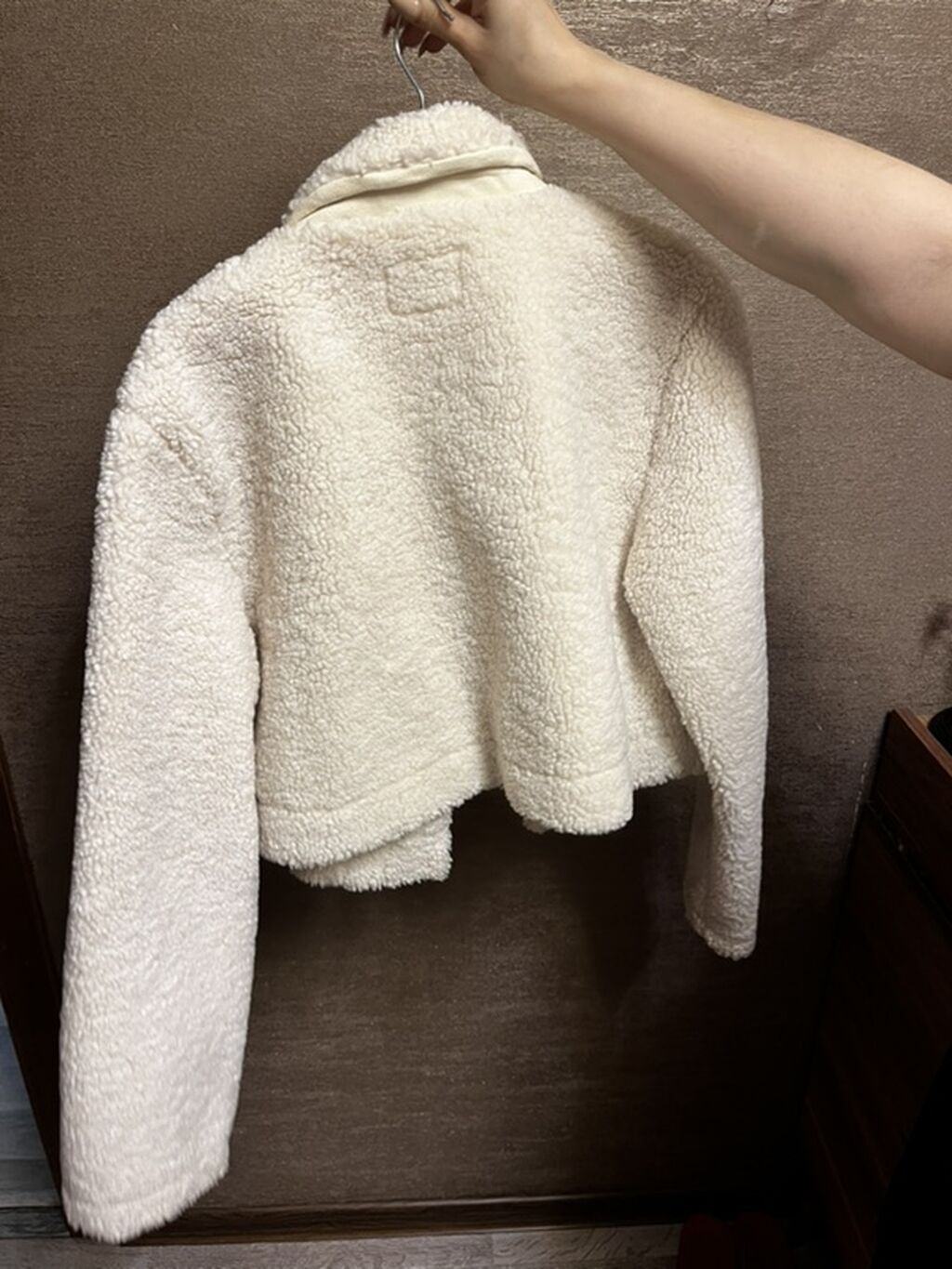 Defacto qadın qısa şerpa/jilet tipli jaket - Rəng: krem/ağ - Material — Coqlar və zaqetlər, Sumqayıt (3)
