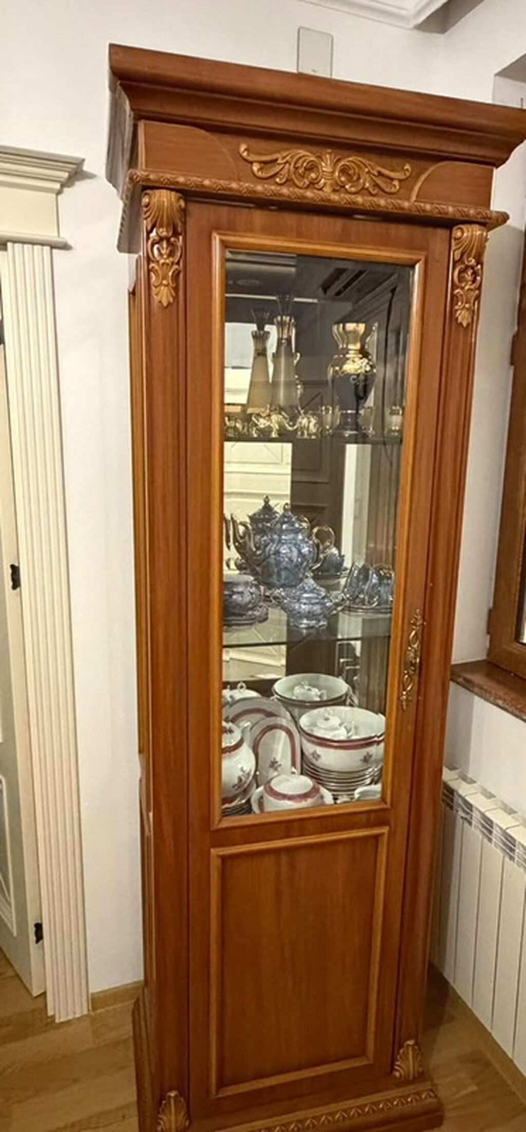 Klassik tərzdə şüşəli vitrin şkaf Vəziyəti normaldır ciddi alıcılarla — Şkaflar, Bakı