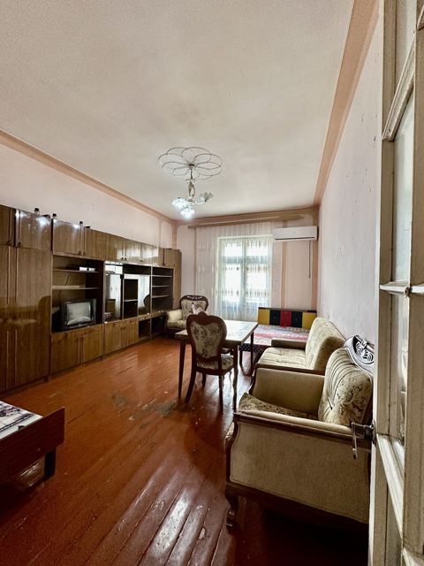 İcarəyə verilir 2 otaqlı köhnə tikili 60 m² — Bakı