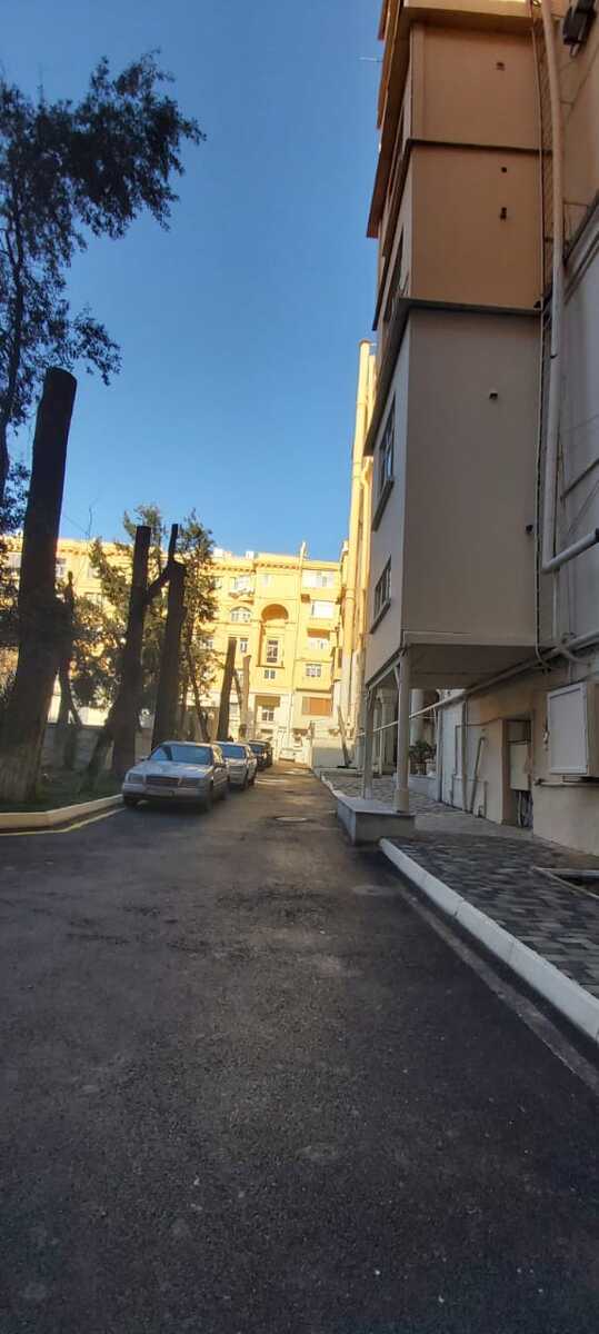 Satılır 5 otaqlı köhnə tikili 200 m² — Mənzil, Bakı (2)