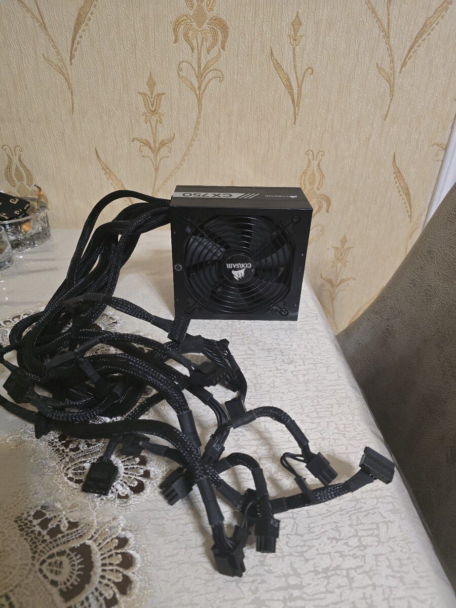 Qida bloku Corsair CX 750wt 80+ Bronze — Kompüterlər və noutbuklar, Bakı