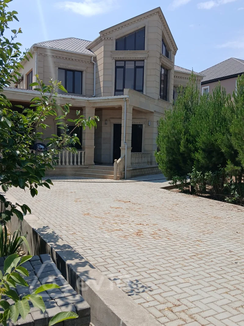 9 otaqlı həyət evi, 300 m², Novxani Şossesi — 350 000 ₼ · Bakı · Ev, villa 9 otaqlı həyət evi, 300 m², Novxani Şossesi — Bakı