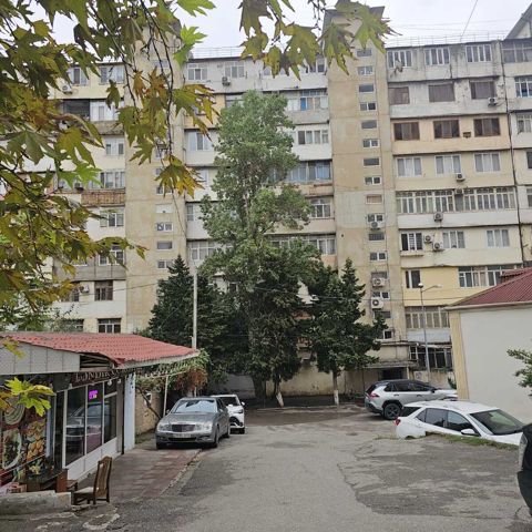 Satılır 4 otaqlı köhnə tikili 84 m² — Bakı