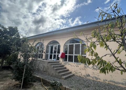 Satılır 6 otaqlı həyət evi/bağ evi 300 m² — 175 000 ₼ · Bakı · Ev, villa Satılır 6 otaqlı həyət evi/bağ evi 300 m² — Bakı