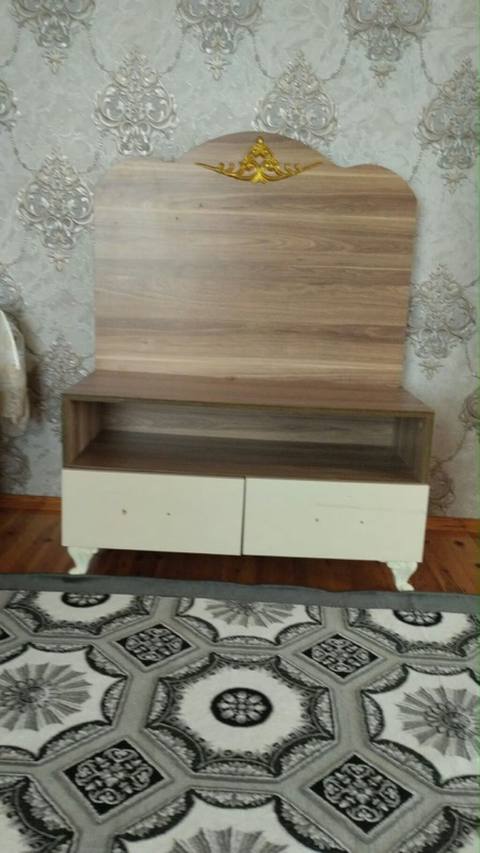 TV stendi və dekoratif panel - Material: ağac teksturalı laminat — Digah