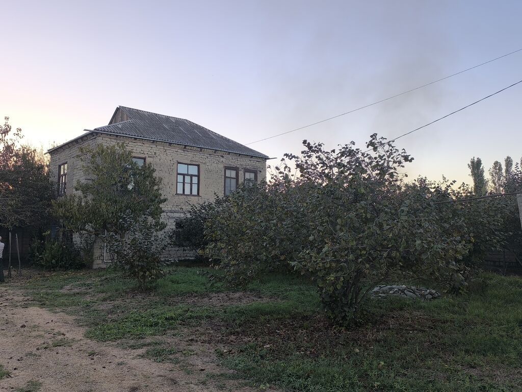 Satılır: kənd həyəti olan kərpic ev və fındıq bağı - İki mərtəbəli — Ev, villa, Xaçmaz (4)