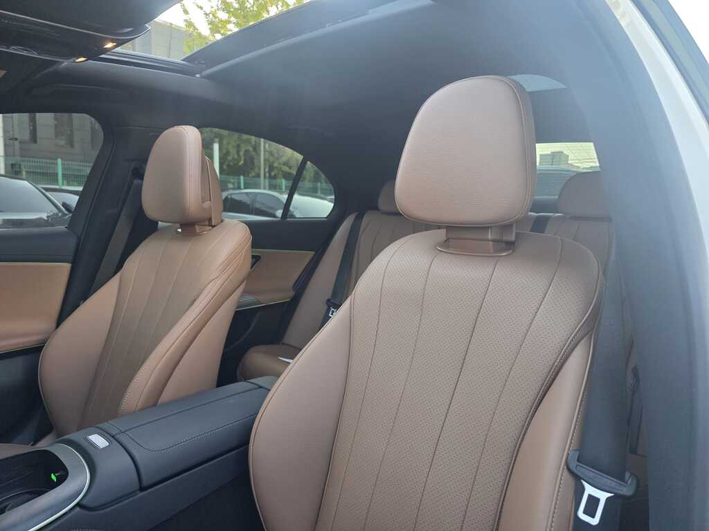 Mercedes E 200, 2.0 L, 2025 il, 40 000 km — Avtomobillər (12)