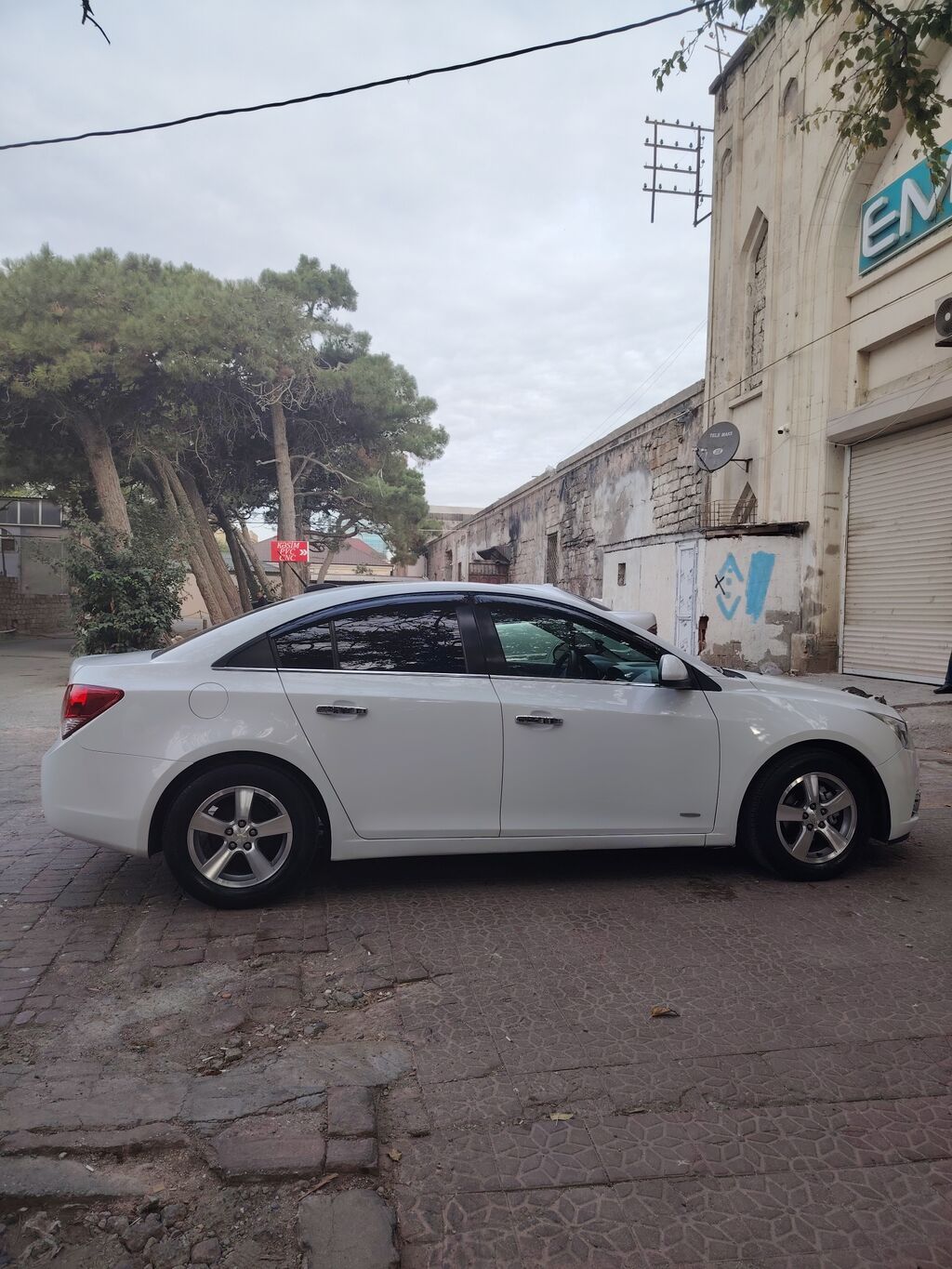 Chevrolet Cruze sedan – ağ rəng Xüsusiyyətlər: - Korpusu: 4 qapılı 50-FJ-908 — Avtomobillər, Bakı (4)