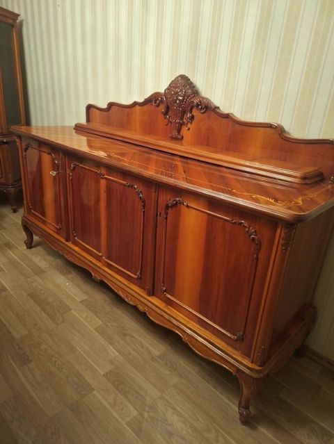 Klassik üslubda taxta bufet/vitrin alt dolabı - Material: keyfiyyətli — 400 ₼ · Xırdalan · Şkaflar Klassik üslubda taxta bufet/vitrin alt dolabı - Material: keyfiyyətli — Xırdalan