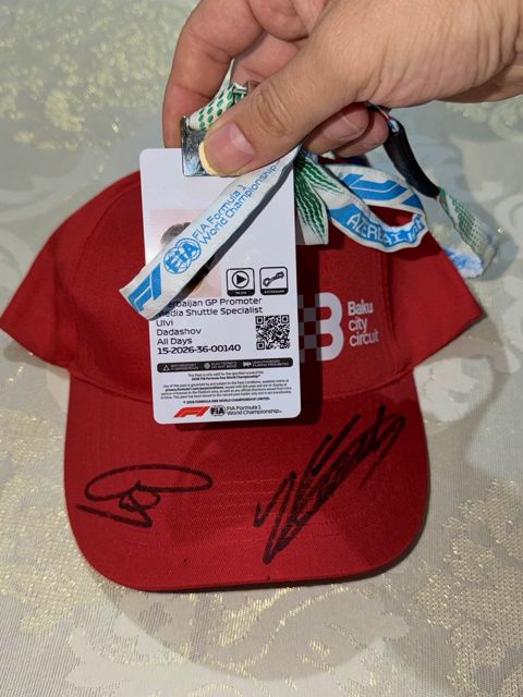 F1 imzalı kepka — 500 ₼ · Bakı · Geyim, ayakkabı, aksesuarlar F1 imzalı kepka — Bakı