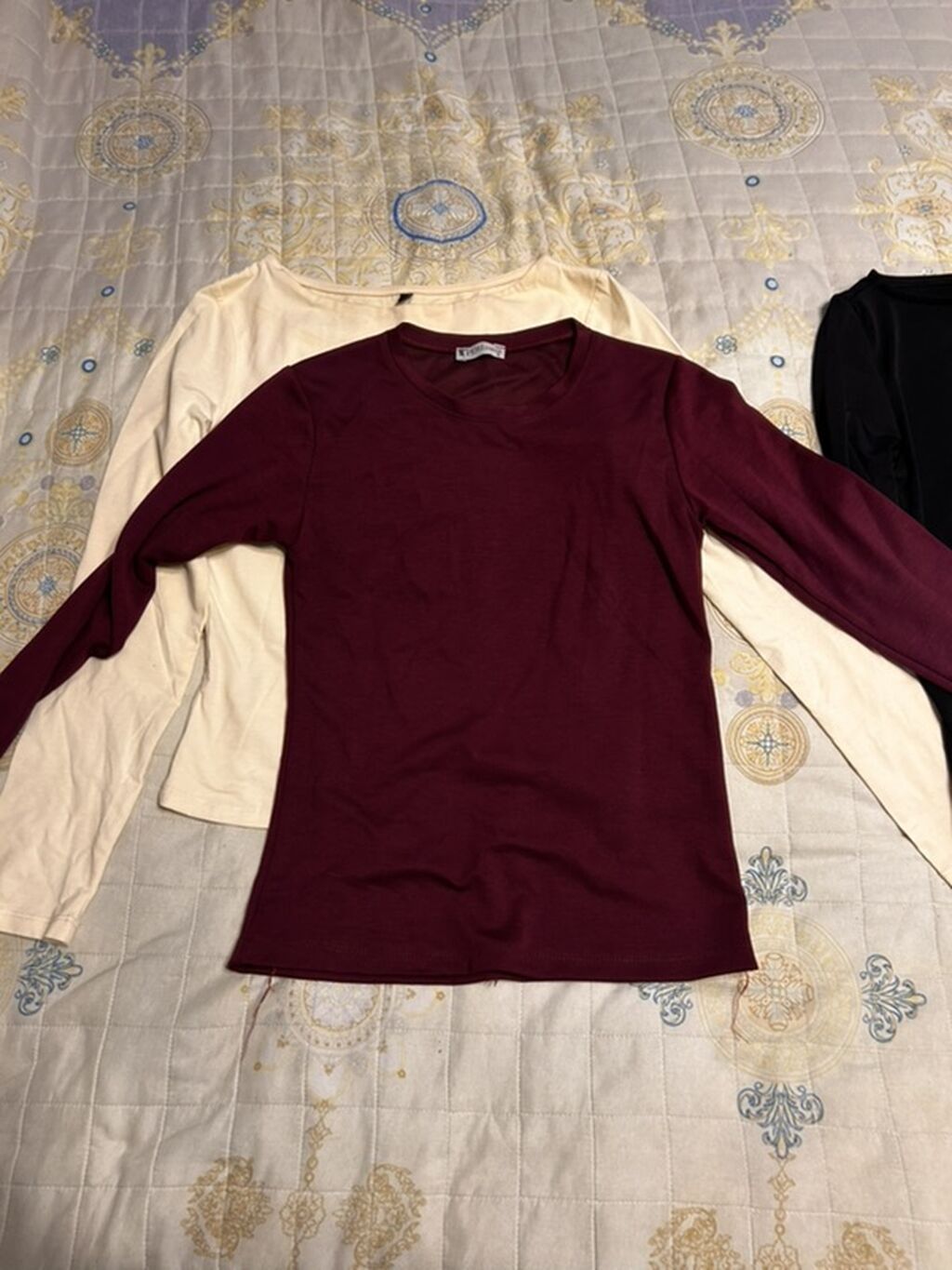 3 dənə köynək bir yerdə 7 manata satılır,Sarı M,Qırmızı S, Qara S — Köynək, Bakı (3)