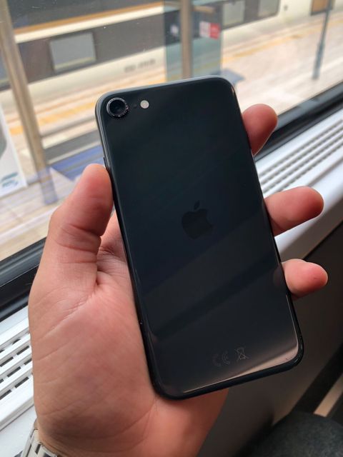 IPhone SE 2020, 128 GB, Qara, Barmaq izi — 100 ₼ · Sumqayıt · Apple iPhone IPhone SE 2020, 128 GB, Qara, Barmaq izi — Sumqayıt