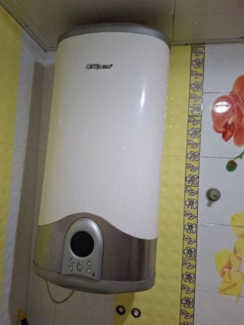 Elektrikli suqızdırıcı (divar tipli) - Marka/model: Ariston (elektron — 60 ₼ · Bakı · Su qızdırıcılar Elektrikli suqızdırıcı (divar tipli) - Marka/model: Ariston (elektron — Bakı