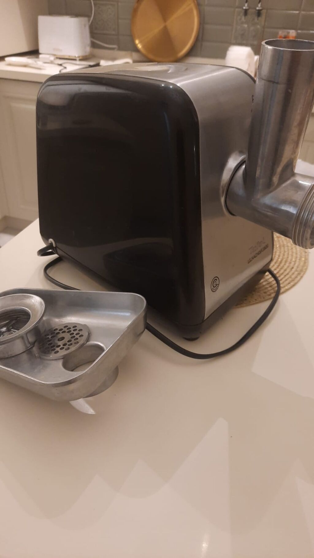 Tefal Le Hachoir 1800 elektrik ətçəkən - Güclü mühərrik (seriyada — Ət xırdalayıcılar və qurğular, Xırdalan (2)
