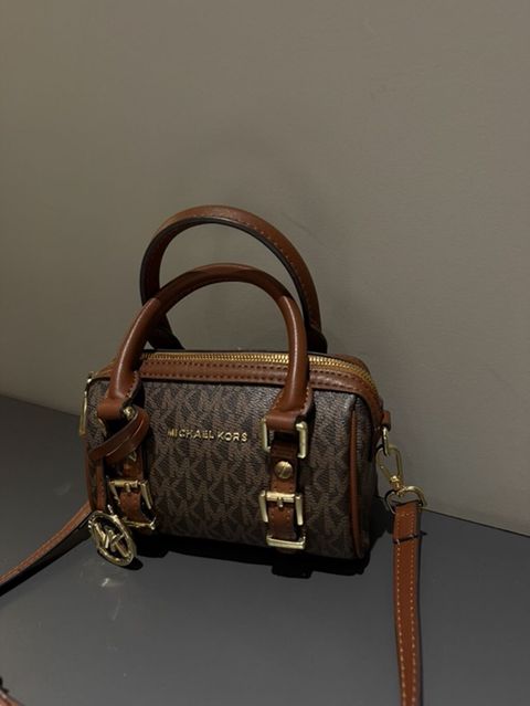 Michael Kors çanta 90azne alınıb 60a satılır istifade olunmayıb — Bakı