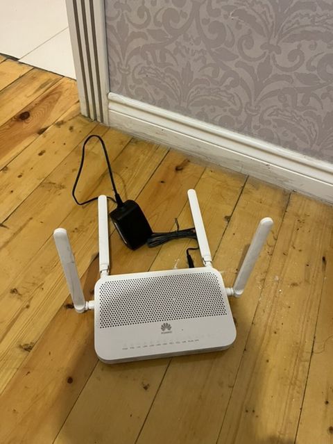 Huawei Wi‑Fi router Xüsusiyyətlər: - 4 ədəd xarici antenna – ev və — 50 ₼ · Xırdalan · Şəbəkə və server avadanlığı Huawei Wi‑Fi router Xüsusiyyətlər: - 4 ədəd xarici antenna – ev və — Xırdalan