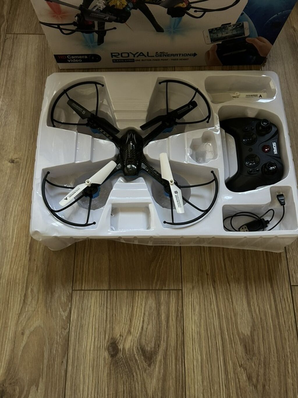 İşdəməmiş və ideal vəzyətdə dron — Oyuncaq nəqliyyatı, Gəncə (2)