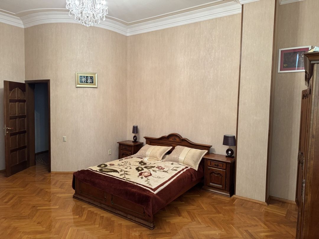 Satılır 7 otaqlı köhnə tikili 700 m² — Mənzil, Bakı (12)