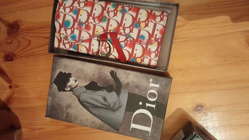 Dior qadın pulqabı.orginaldi 170 manata alinib hediyye olunub istifade — Cüzdanlar və vizit kartlıqları, Liman