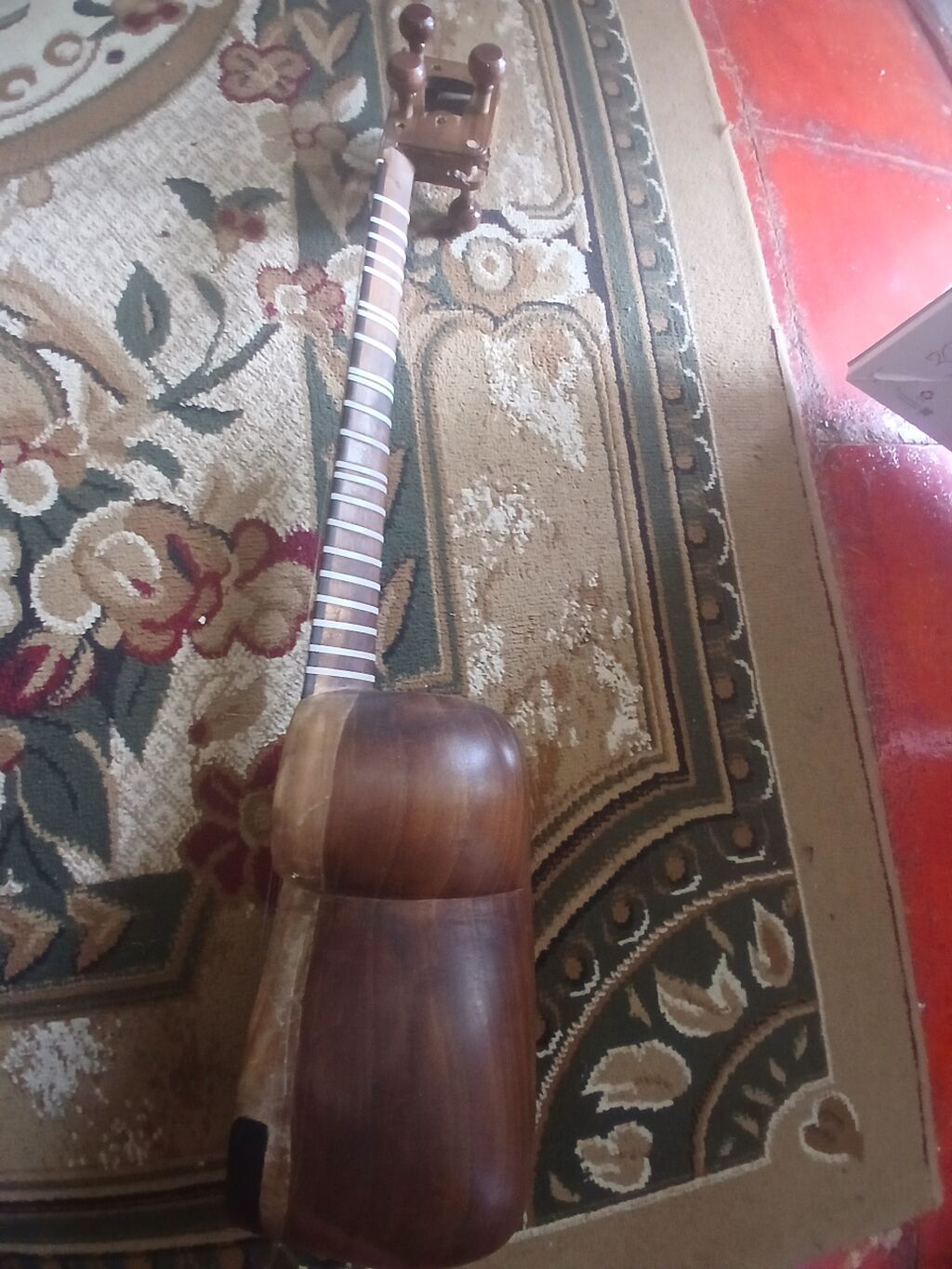Tar - Azərbaycan milli simli musiqi aləti - Korpus: iki hissəli — Gitarlar və digər simli alətlər, Bakı (4)