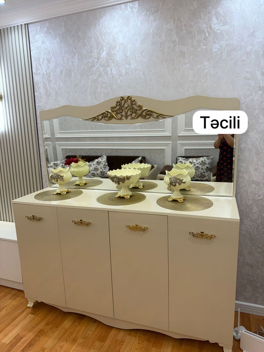 Aynur 2 Kamod güzgülü, klassik dizaynlı. Krem rəngdə korpus, üst — Komodlar və tumbalı, Bakı