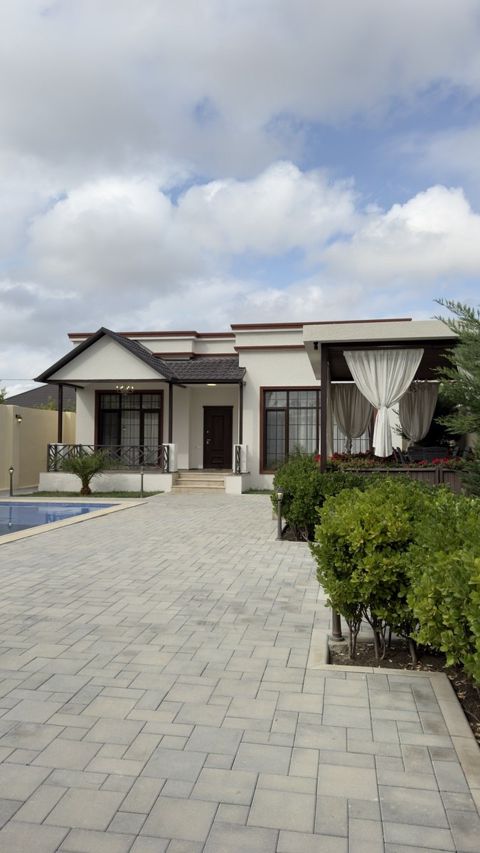 Satılır 4 otaqlı həyət evi/bağ evi 170 m² — 349 000 ₼ · Bakı · Ev, villa Satılır 4 otaqlı həyət evi/bağ evi 170 m² — Bakı