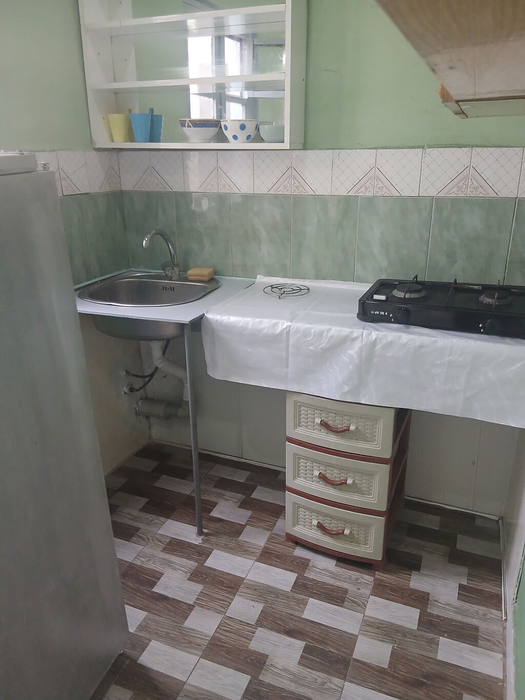 Kirayə verilən kiçik, mebellə təmin edilmiş otaq-mətbəxli ev — Mənzil, Masazır (3)