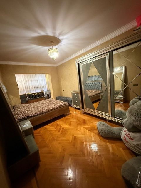 Satılır 4 otaqlı köhnə tikili 110 m² — Bakı