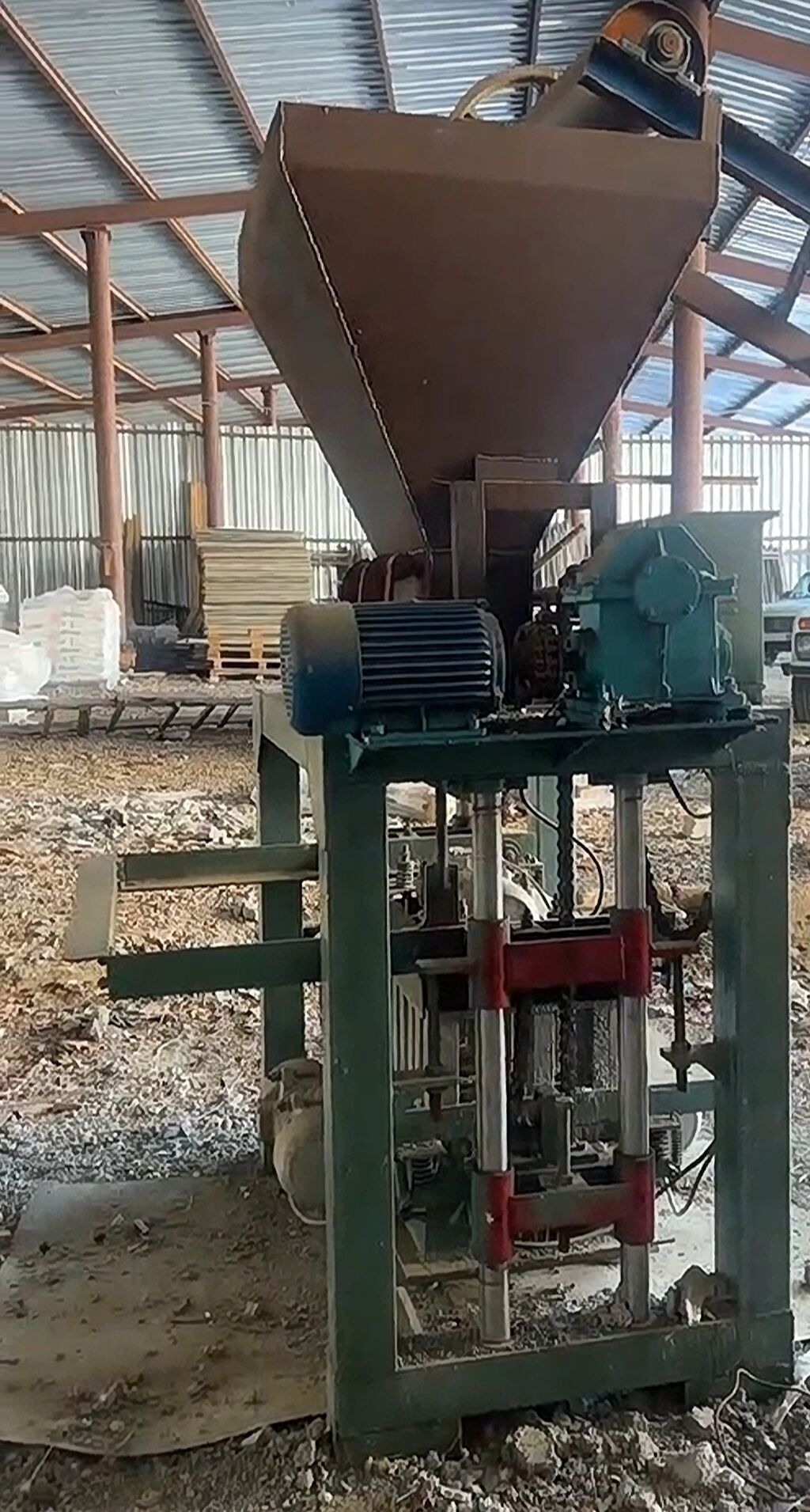 Sənaye tipli blok istehsal xətti Tərkibi və təyinatı: - Vibro-press — Stanoklar, Bakı (2)