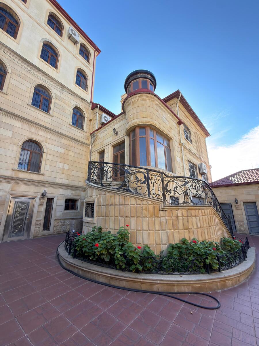 Satılır 10 otaqlı həyət evi/bağ evi 1000 m² — Ev, villa, Bakı (2)