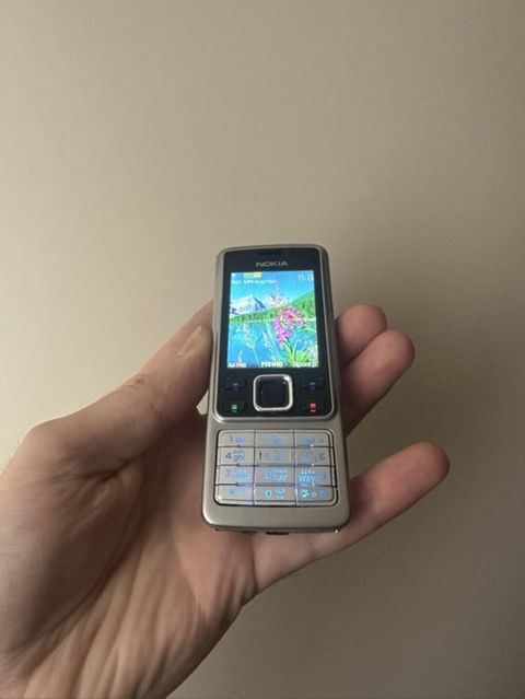 Nokia 2 GB Memory Capacity, rəng - Gümüşü, Düyməli — Bakı