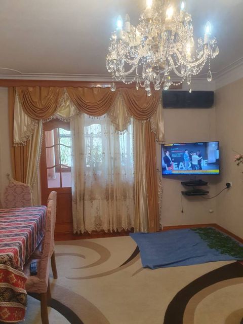 İcarəyə verilir 2 otaqlı köhnə tikili 65 m² — Bakı