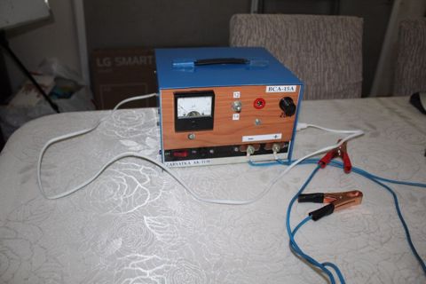 Akkumulyator şarj aparatı — Bakı