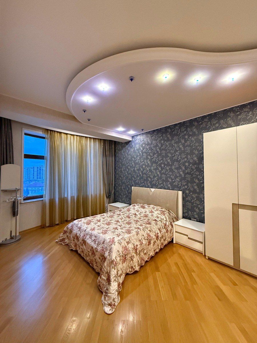 Satılır 4 otaqlı yeni tikili 200 m² — Mənzil, Bakı (12)