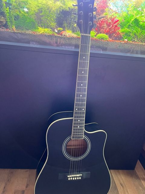 Akustik gitara — 200 ₼ · Bakı · Musiqiə alətləri Akustik gitara — Bakı