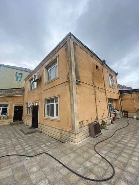 Satılır 6 otaqlı həyət evi/bağ evi 200 m² — Bakı