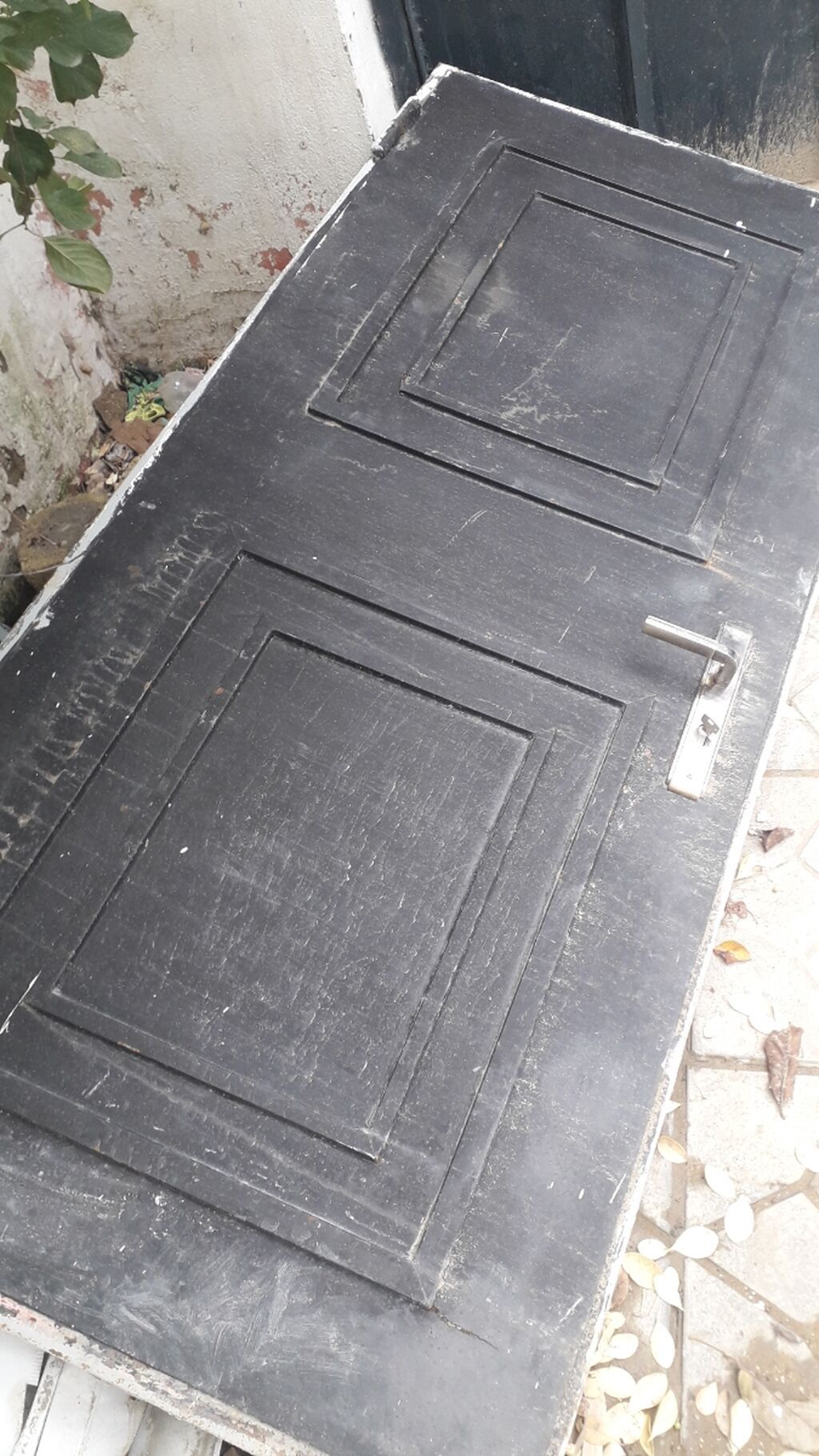 Qapı – qara rəng, dəstək və kilid yeri ilə - Material: Ağaş əsaslı — Pəncərələr, qapılar, balkonlar, Masazır