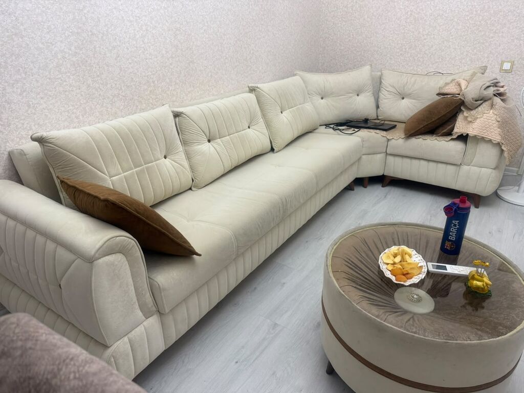 Salam.Künc divan satılır pufikle bərabər açılır bazalidr 530 manat — Divanlər, Bakı